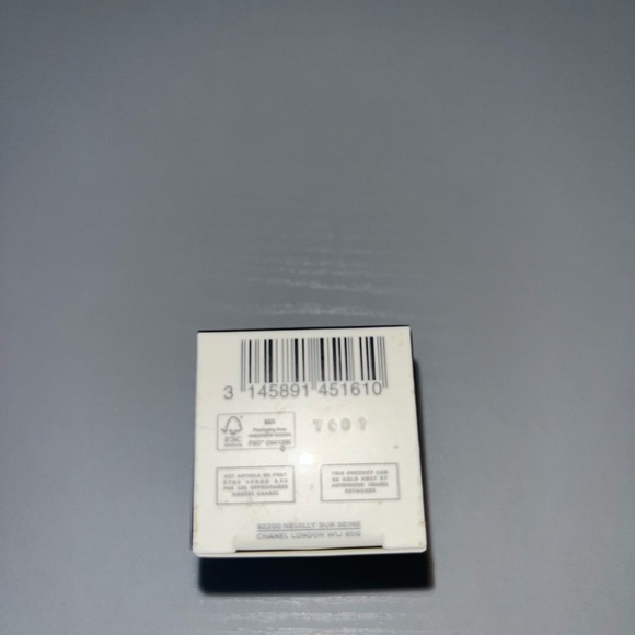 CHANEL Cream Foundation Luxurious Skin-Like Finish - Picture 5 of 5